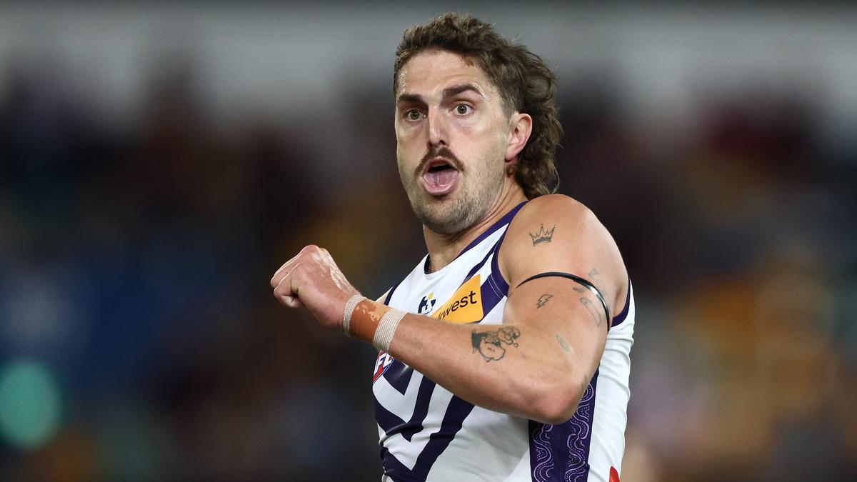 AFL live update: Fremantle Dockers face premiership test against Brisbane Lions in Gabba blockbuster