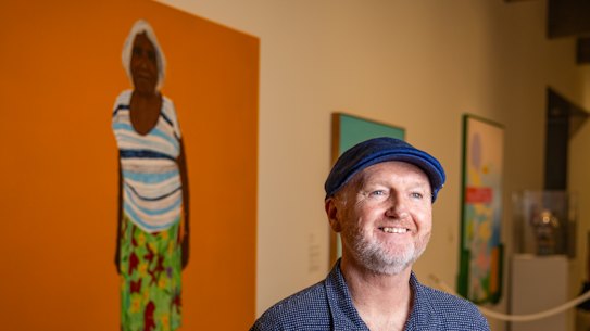Richard Lewer with his Archibald Prize-winning portrait of Iluwanti Ken at the Art Gallery of NSW.