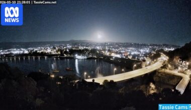 Traffic camera captures 'huge and so bright, so fast' meteor over Tasmania