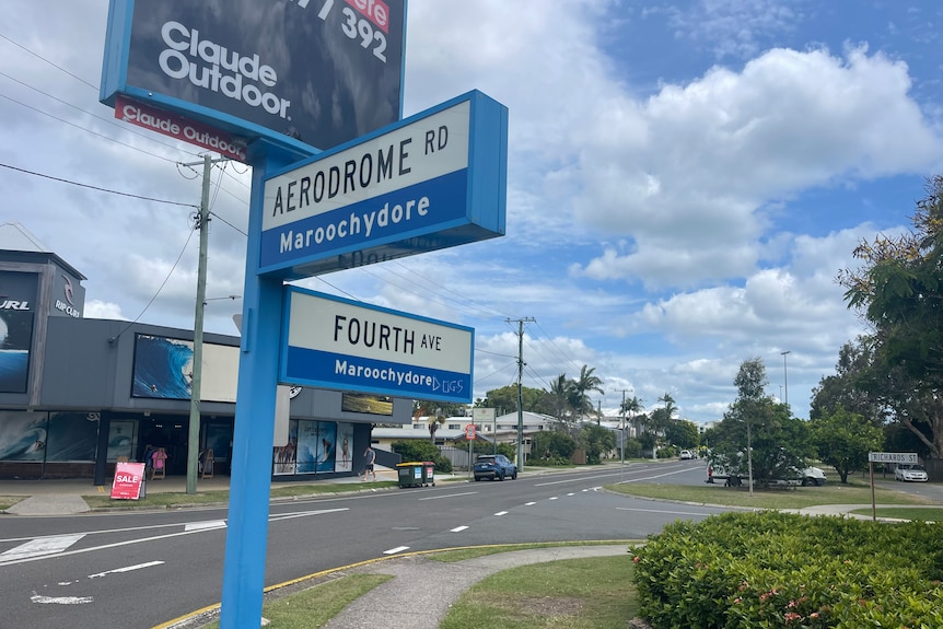 street sign of Aerodrome Rd and Fourth Ave
