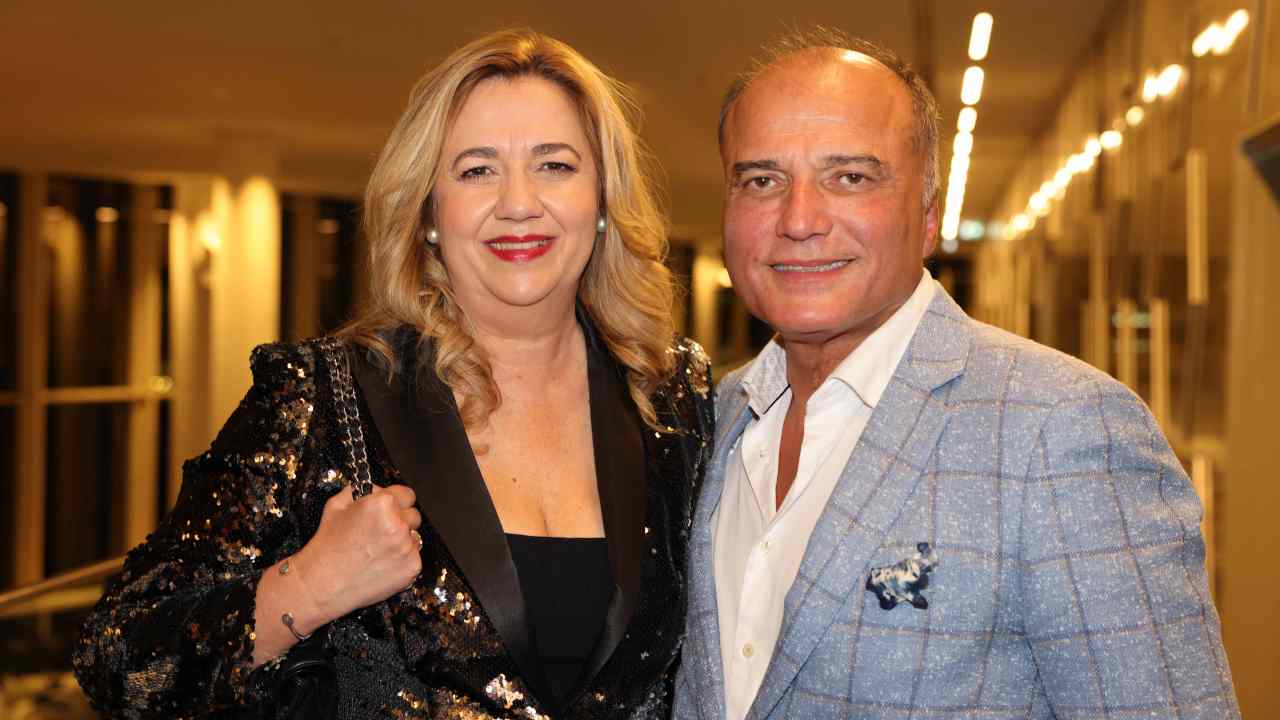 Police raid luxury Burleigh Heads unit belonging to partner of former Queensland premier Annastacia Palaszczuk