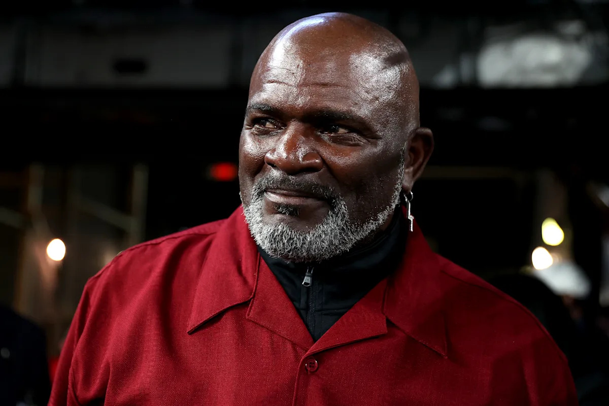Lawrence Taylor released from hospital after NFL Hall of Famer dealt with stomach-related issue
