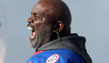 NFL Hall of Famer's health improving, he returned to golf course