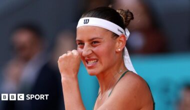 Marta Kostyuk clenches a fist
