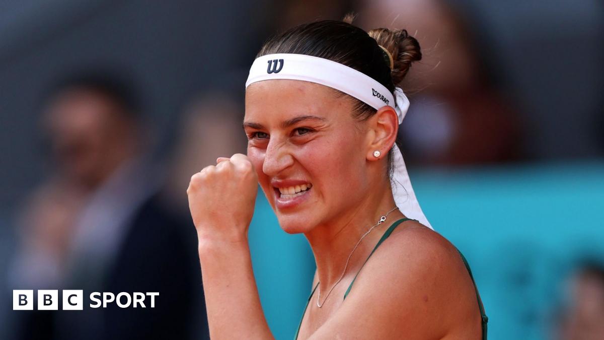 Marta Kostyuk clenches a fist