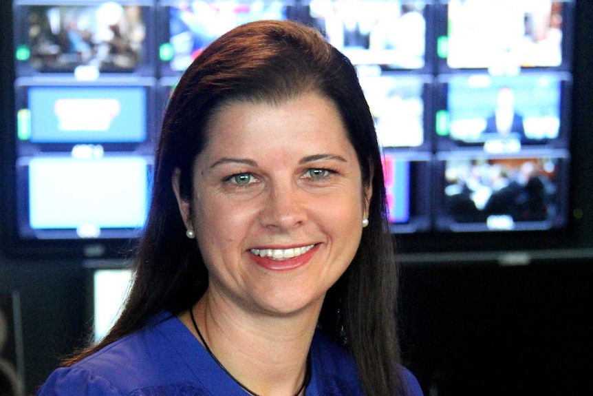 headshot of abc journalist donna field