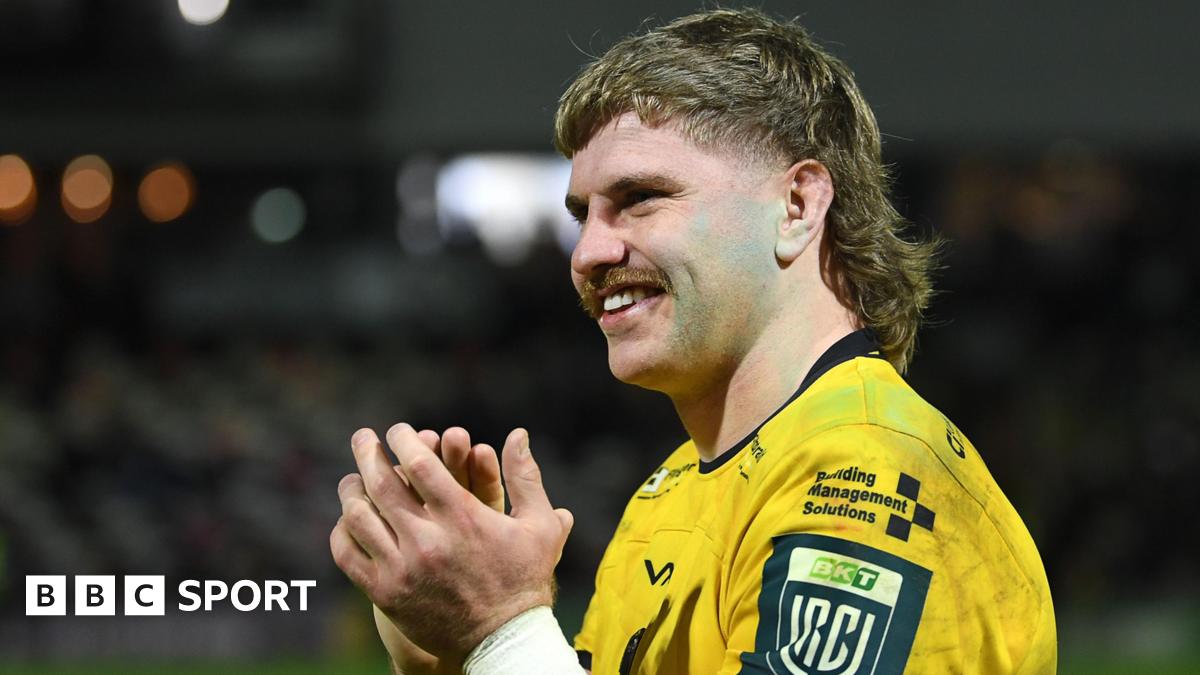 Aaron Wainwright applauds the Dragons fans after victory