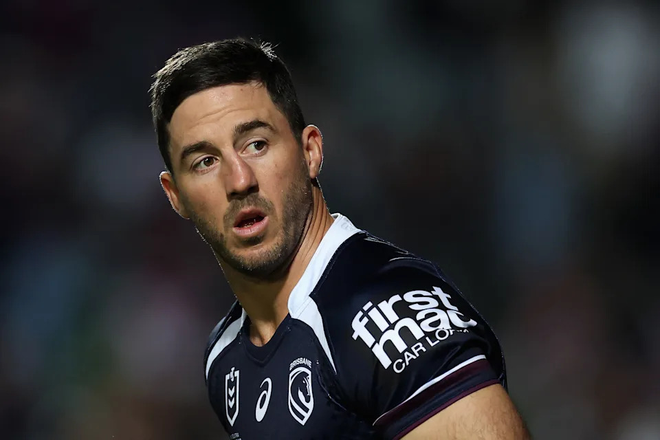 Ben Hunt warms up ahead of a game.