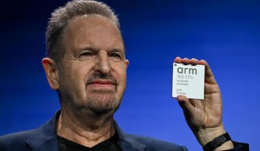 Arm Slides After Smartphone Slowdown Overshadows AI Growth