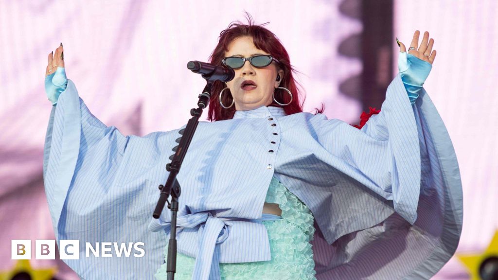 CMAT shares 'deep sadness' over body-shaming abuse after Radio 1 Big Weekend set - BBC