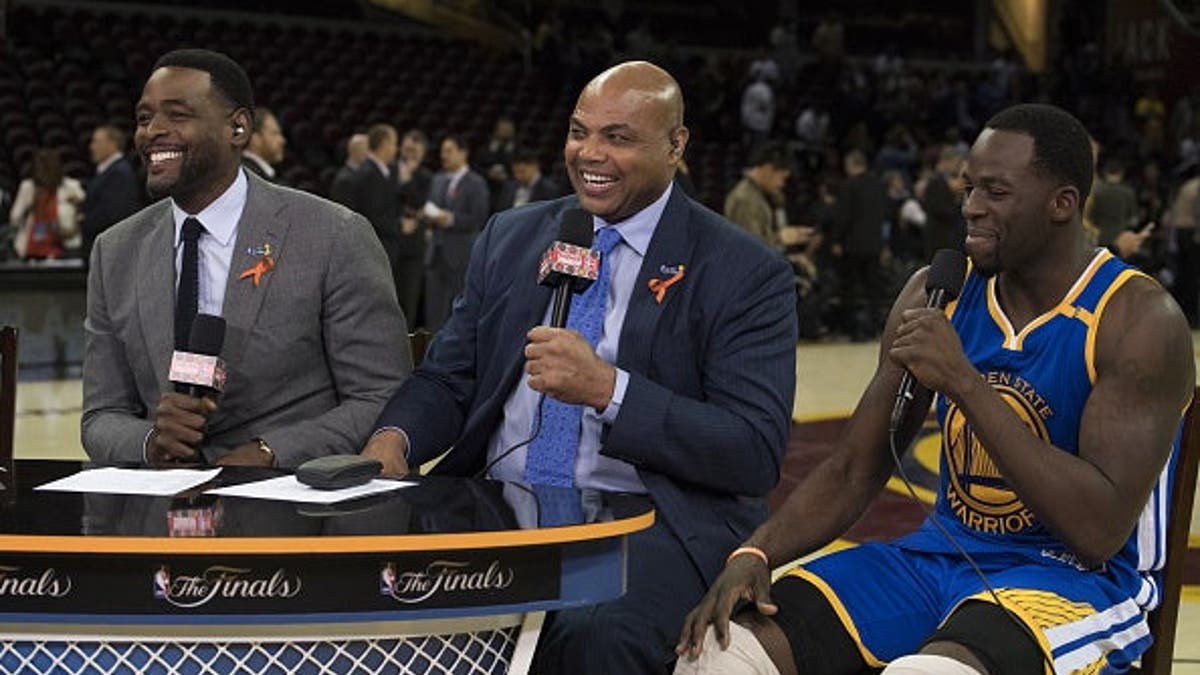 Charles Barkley and Chris Webber speaking to Draymond Green on basketball court