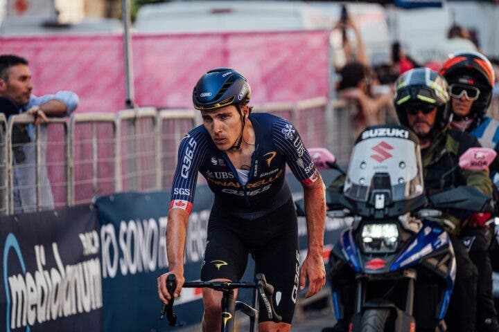 Chris Zukowsky Giro stage 15 crash 2026