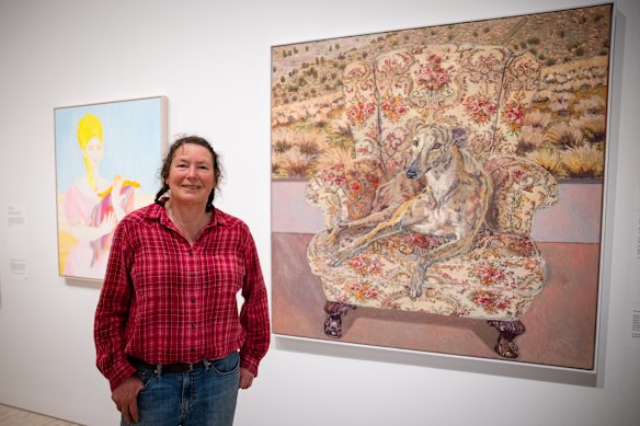 Lucy Culliton at the Art Gallery of NSW with her Sulman Prize-winning painting of her greyhound Toolah.