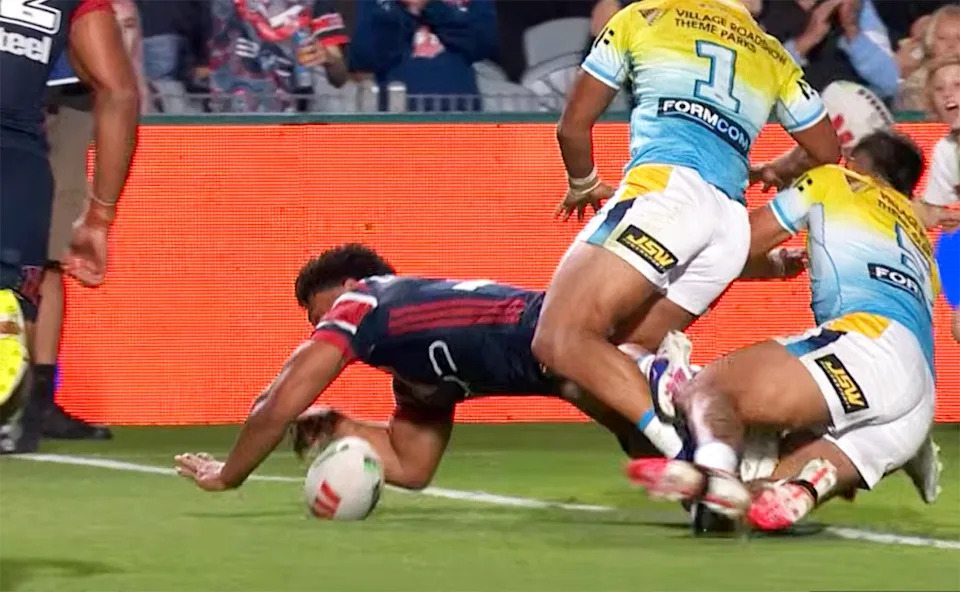 Robert Toia's controversial try.