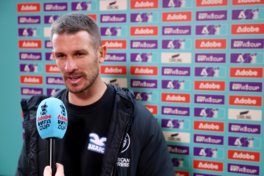 Dario Vidošić talks to media