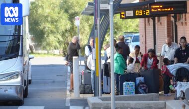 Mildura passengers struggle for seats on V/Line coaches as 'ghost bookings' rise