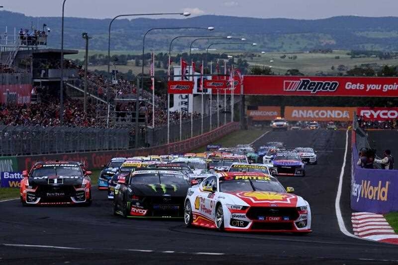 A general view of the start of Race 27 of the Supercars Championship Bathurst 1000