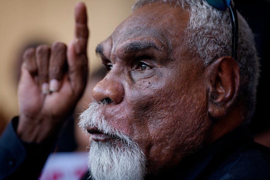 Senior Warlpiri elder Ned Jampijinpa Hargraves speaking to the media outside the NT Supreme Court.