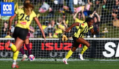 Wellington Phoenix progress to A-League Women's grand final with victory over Brisbane Roar