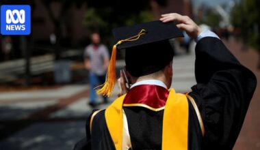 What's with all the videos of college graduates booing AI?