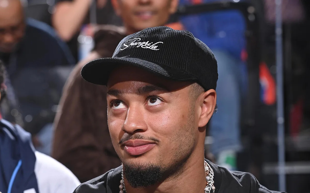 Oops! Jaxon Smith-Njigba’s NFL Honors trophy goes terribly wrong