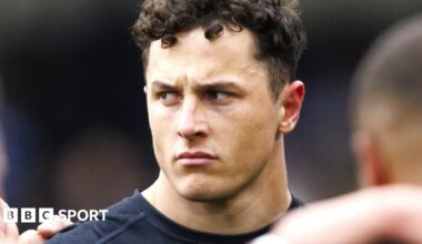 Henry Arundell scythes through for Bath