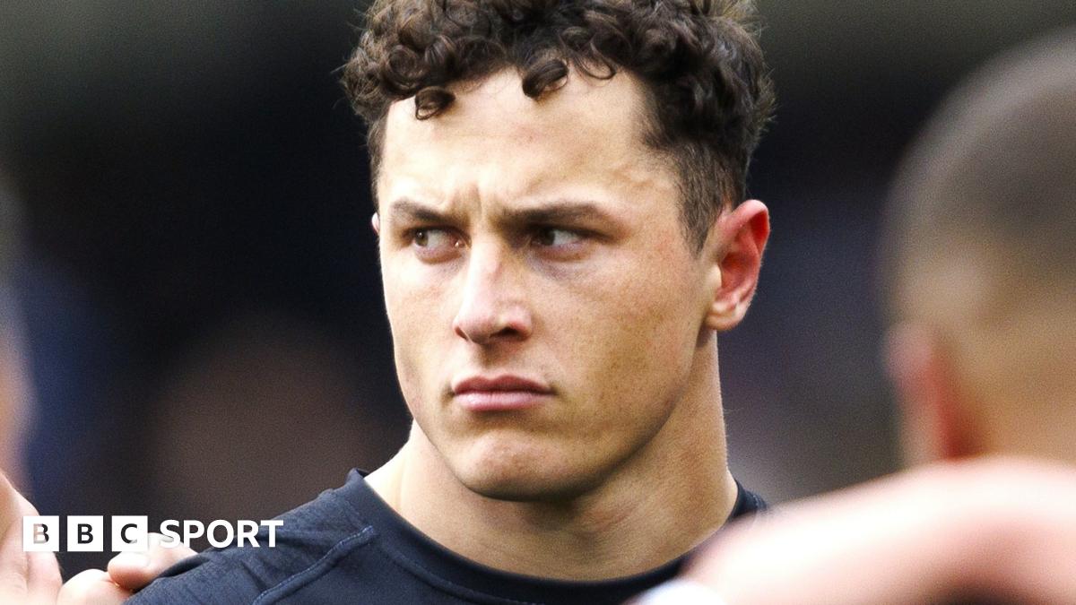 Henry Arundell scythes through for Bath