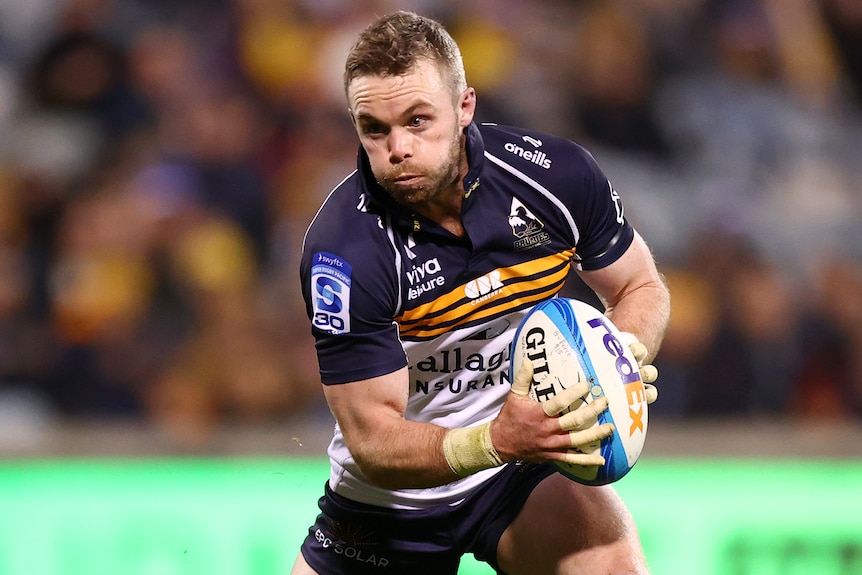 Ryan Lonergan runs the ball for the Brumbies.