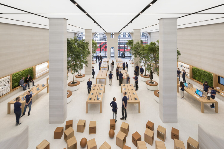 Designing a Brand: How Apple Built an Architectural Language of Glass and Order - Image 14 of 15