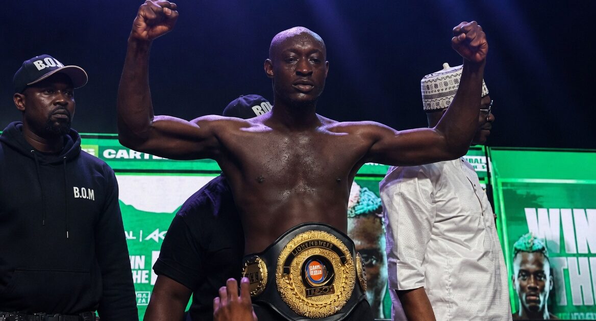 Carter Efe defeats Portable in celebrity boxing clash