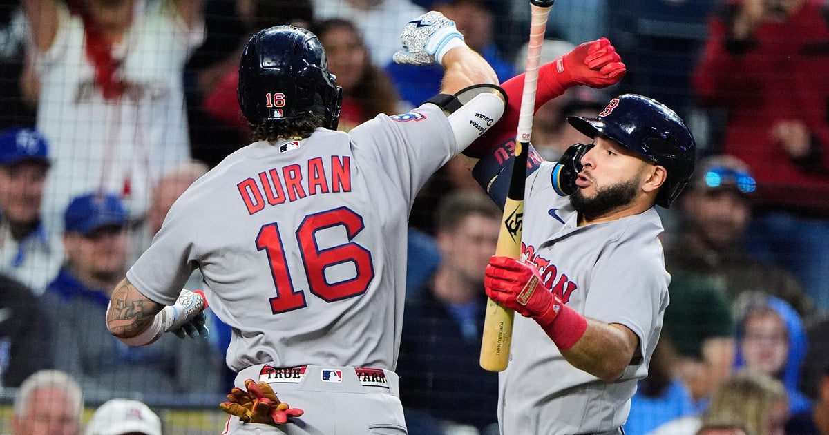 Duran's 2-run, opposite field homer rallies Red Sox to a 4-3 win over the Royals