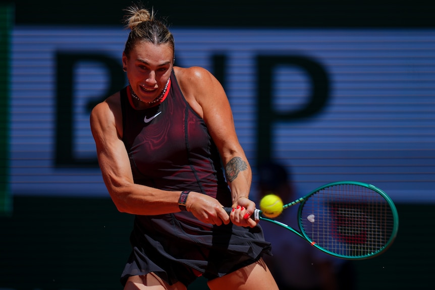 Aryna Sabalenka plays a two-handed backhand