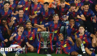 Barcelona's Ronald Araujo lifts the trophy after title win
