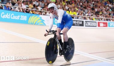 Scotland's Katie Archibald celebrates winning gold in the women's 3,000m individual pursuit final in the 2018 Commonwealth Games in Gold Coast