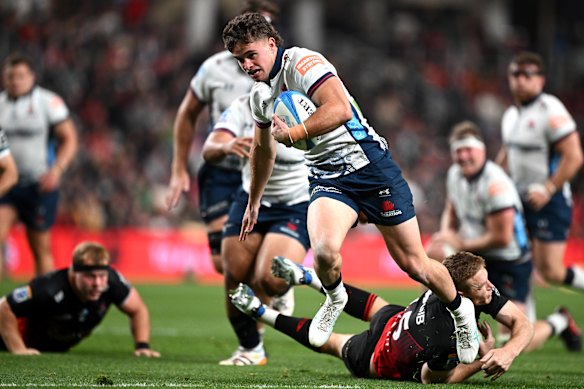 Teddy Wilson on his way to a try against the Crusaders.