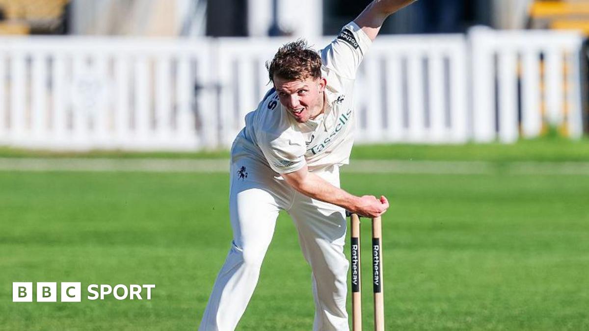 Matt Milnes bowling in the County Championship for Kent