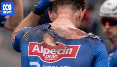 Huge crash sees Kaden Groves hit the deck in opening sprint of Giro d'Italia 2026