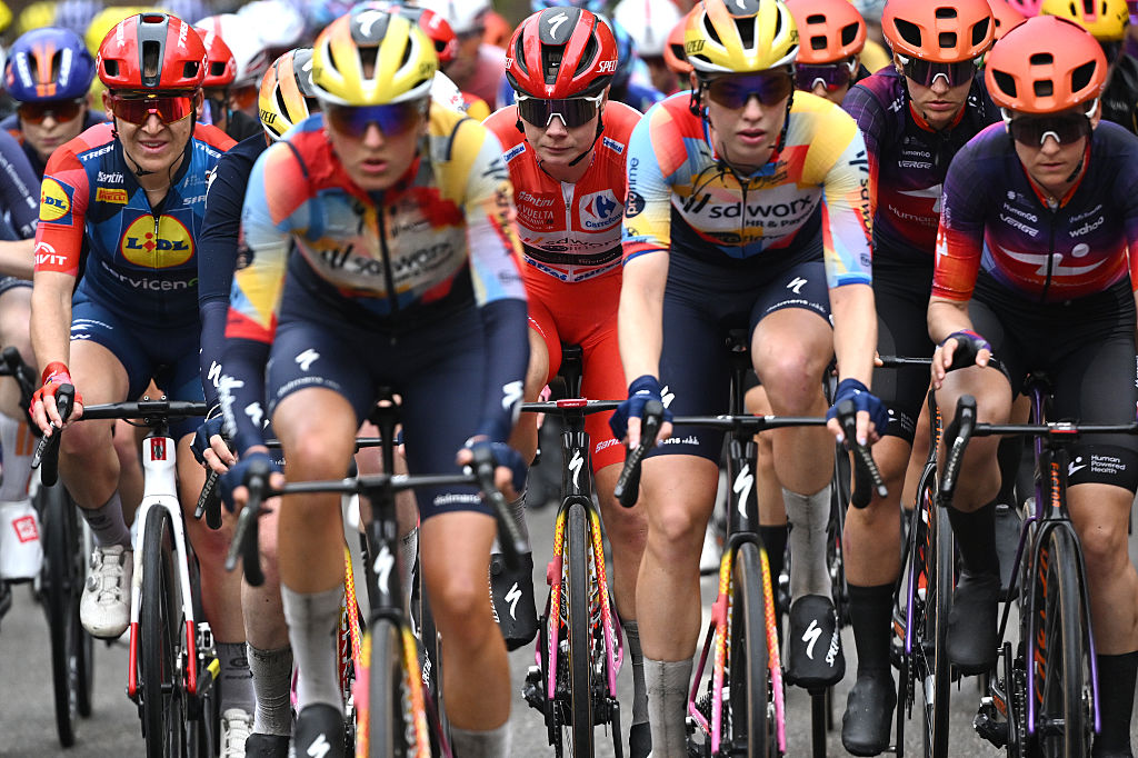 peloton during stage 6 of vuelta feminina 2026