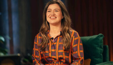 Kelly Clarkson Fights Back Tears as She Reflects on Her Talk Show Coming to an End