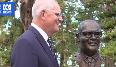 Bronze bust of Scott Morrison joins Prime Ministers Avenue in Ballarat