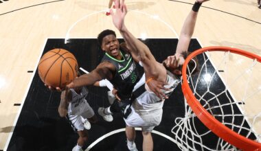 4 takeaways: Spurs respond to loss in opener with blowout win in Game 2