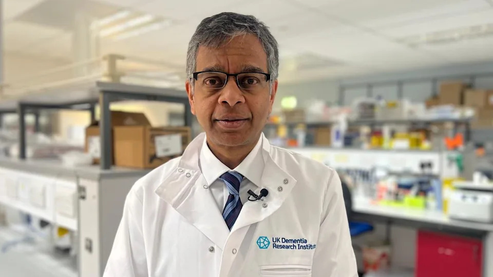 picture of Professor Siddharthan Chandran, CEO of the UK Dementia Research Institute in his lab in Edinburgh