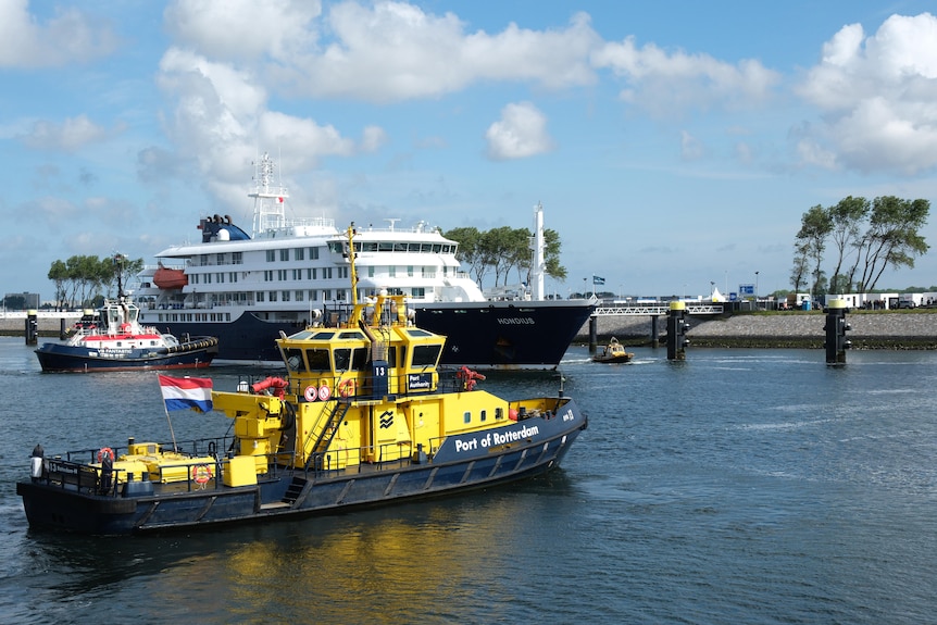 Hantavirus ship in dock