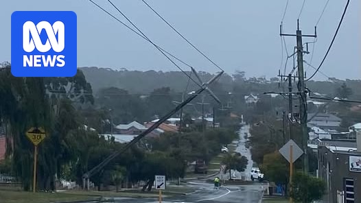 Thousands without power in WA after intense storm but worst of weather yet to hit