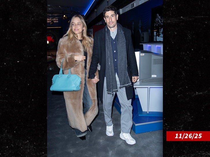 sub-jason-biggs-jenny-mollen-getty-2