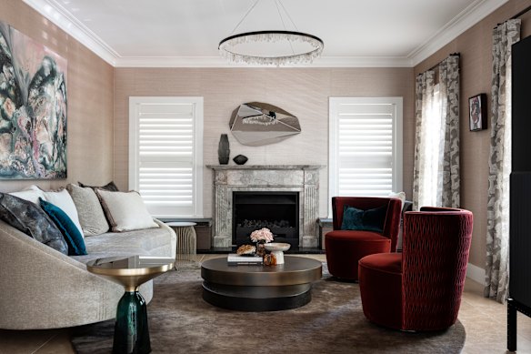 Love neutral walls? No worries, but you can spice it up with a piece of abstract art and velvet chairs in claret red.
