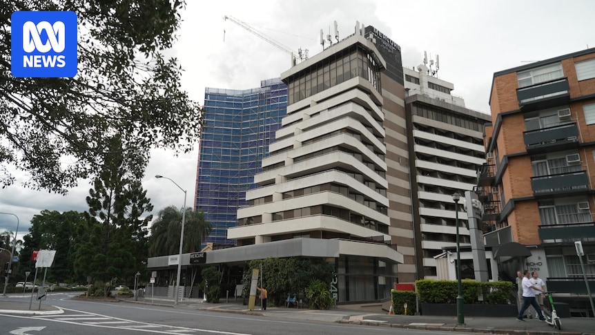 Young man dies after falling from Brisbane hotel during police arrest
