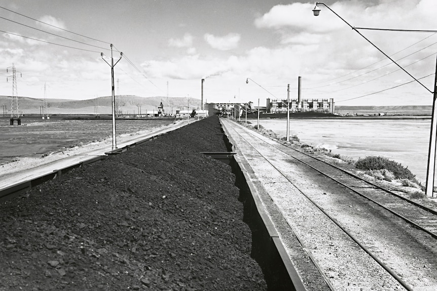 A coal train approaching the Port Augusta power station.