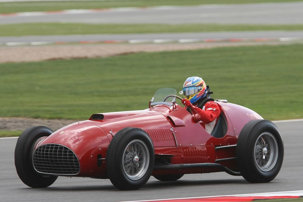 Alonso tames the 1951 
British GP-winning 
Ferrari 375 at Silverstone in 2011