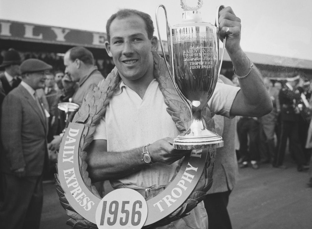 Moss dominated the race for Vanwall after
Hawthorn’s BRM retired